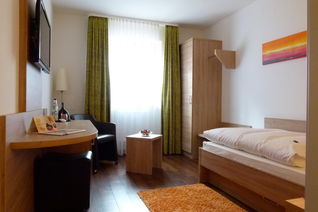 Hotel-Gasthof Zur Sonne พัพเพนไฮม์ ภายนอก รูปภาพ